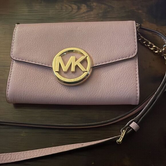 Rare-Michael Kors  leather Crossbody Wallet on Chain in  Pink/ excellent - Picture 4 of 5